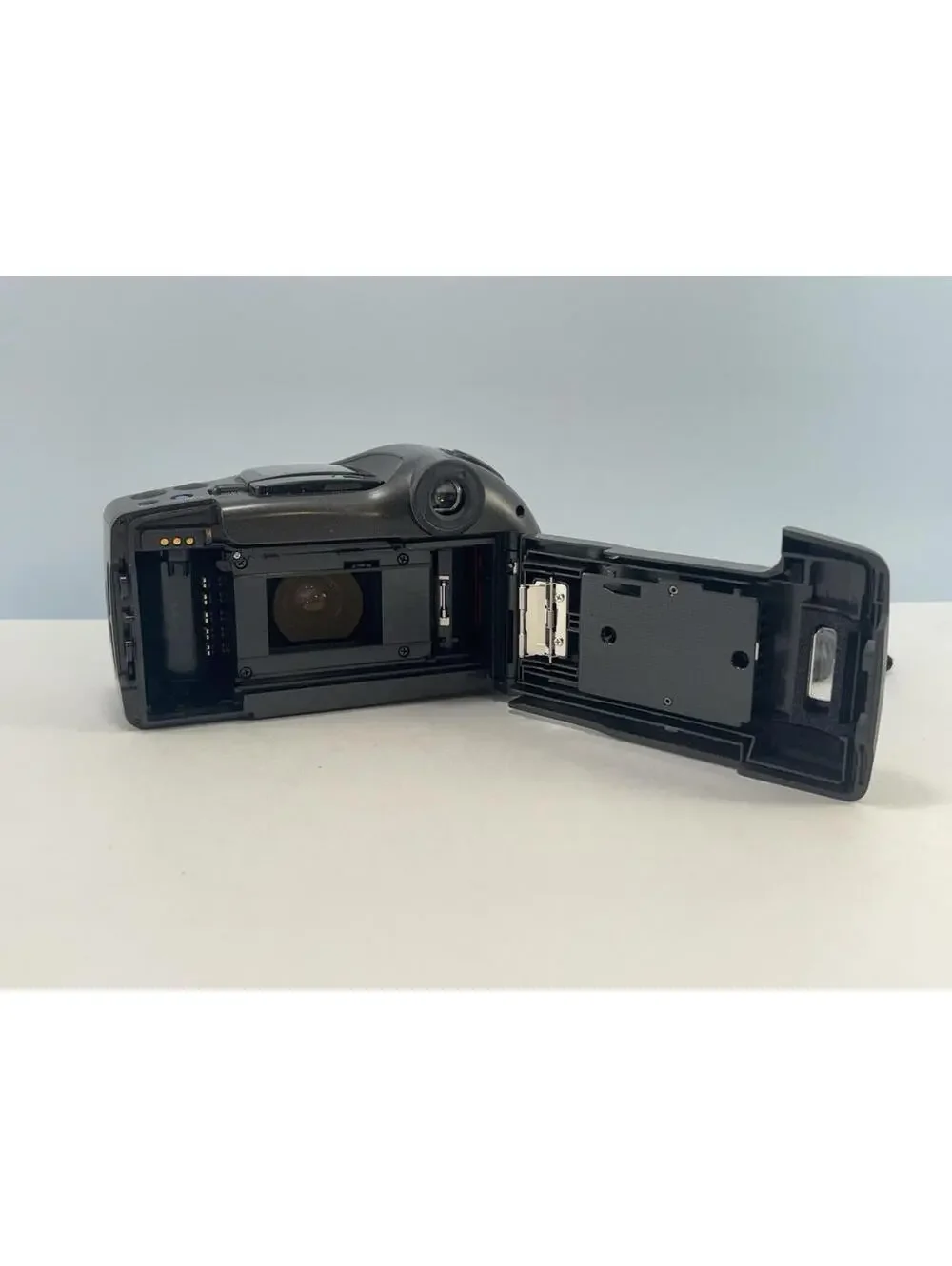 Olympus Infinity SuperZoom 330 35mm Film Camera - Untested - Broken Lens Cover